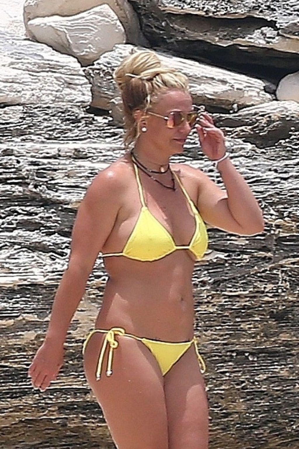 Mad M. reccomend britney spears bikini beach august