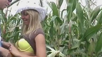 Fucking my slutty PAWG gf outside in a corn maze - public sex ALMOST CAUGHT.