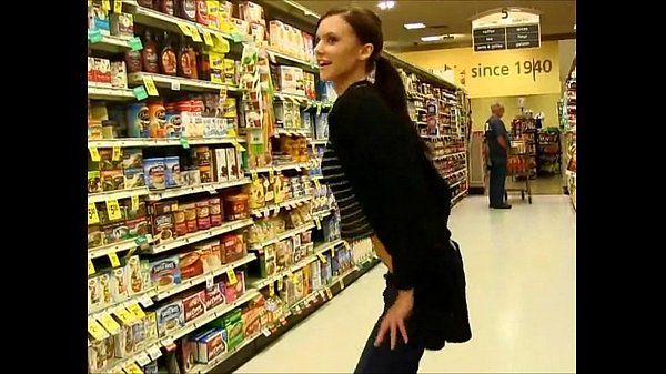 Felix reccomend girl flashing supermarket