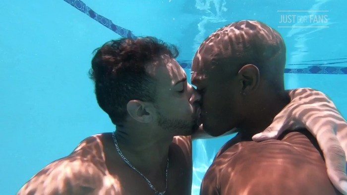 Slobber-knocker reccomend kissing underwater