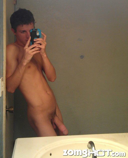 Teen guy nude selfie