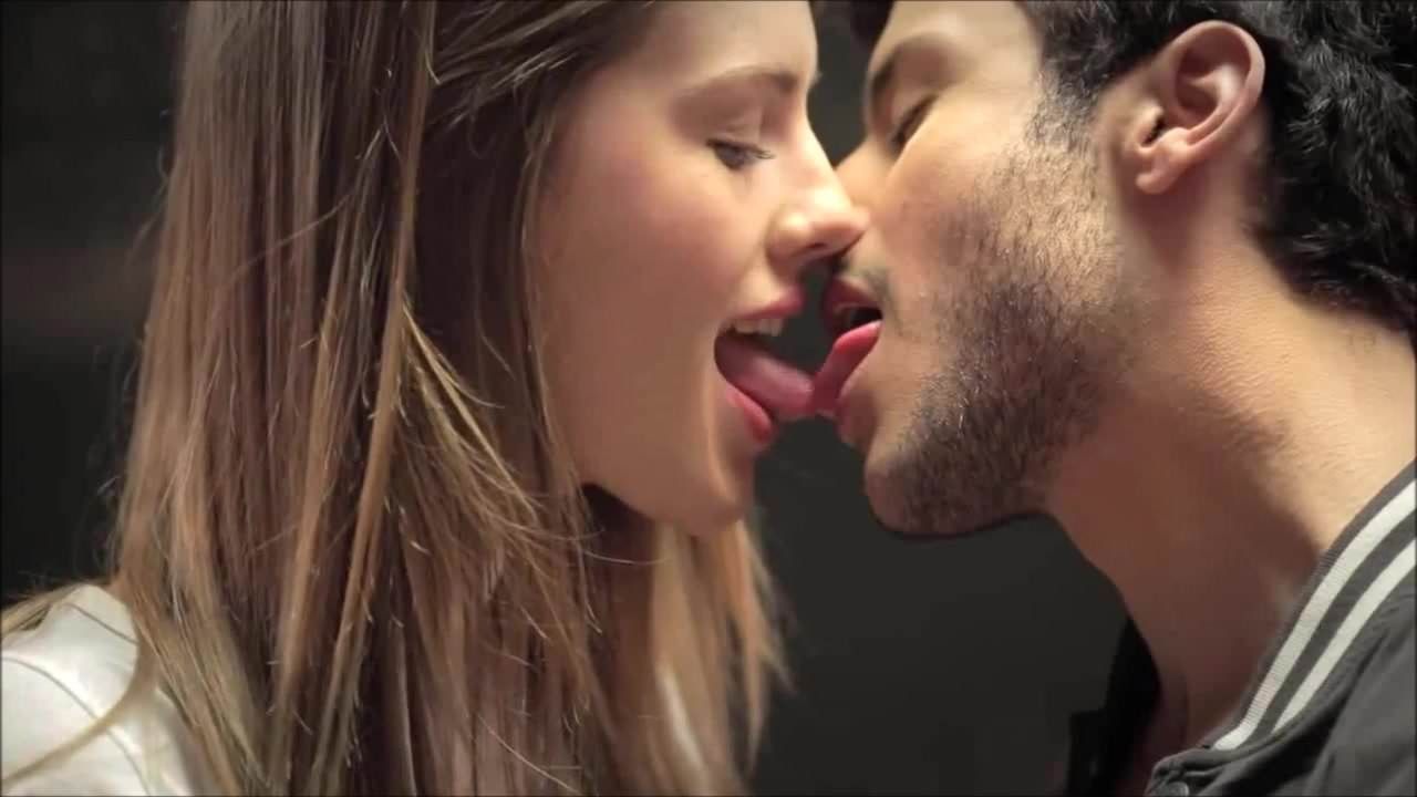 Teen tongue kiss