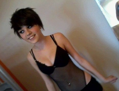 Sabre-Tooth reccomend Sexy emo girl with short hair nude